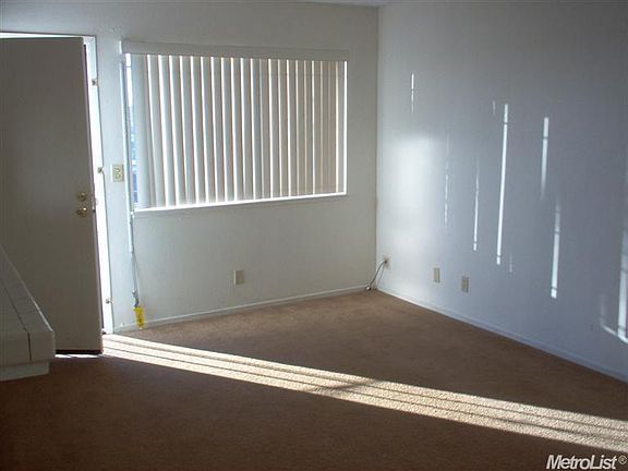 5th image of 422 Caribrook Way #1
