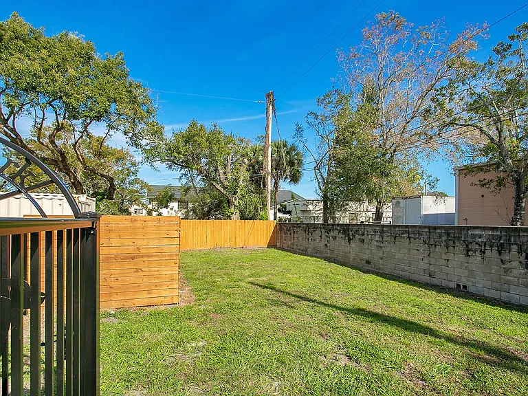 1225 Moselle Ave — Photo 9