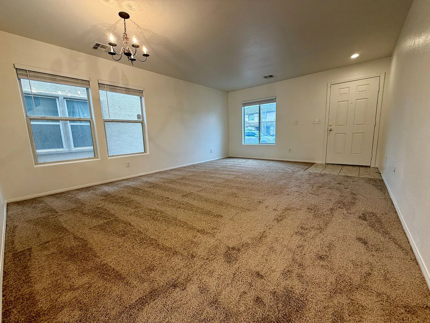 3 bedroom near park and playground in NLV — Photo 2
