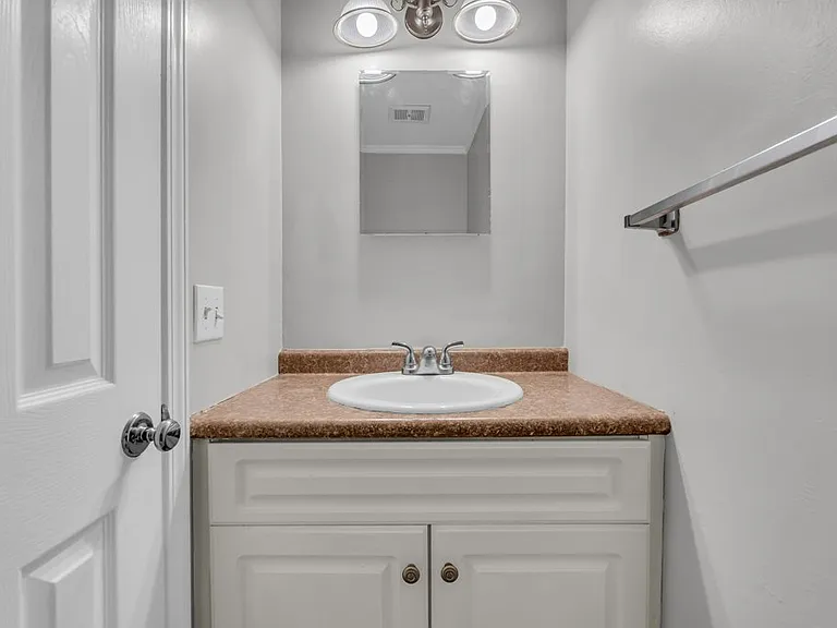 400 Forrest Blvd #26 — Photo 9