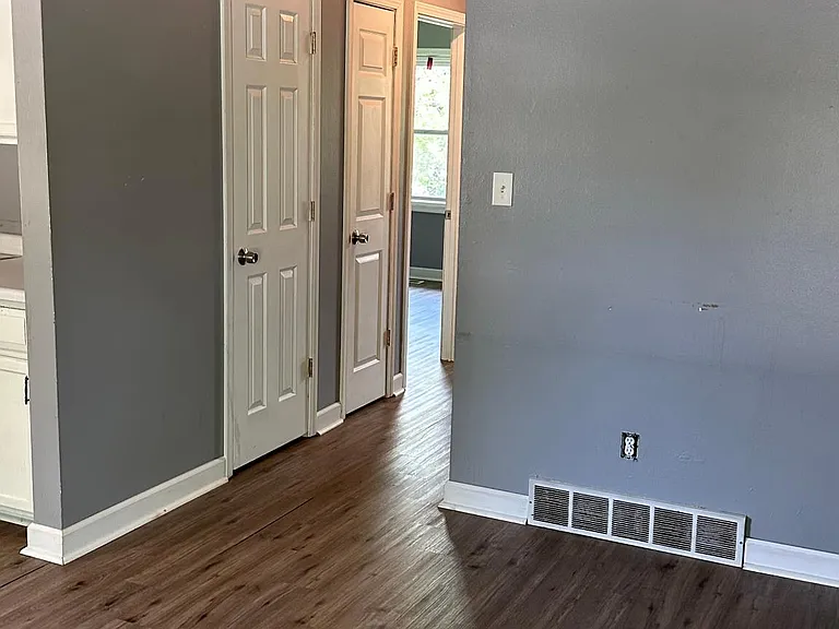 121 E Watrous Ave — Photo 7