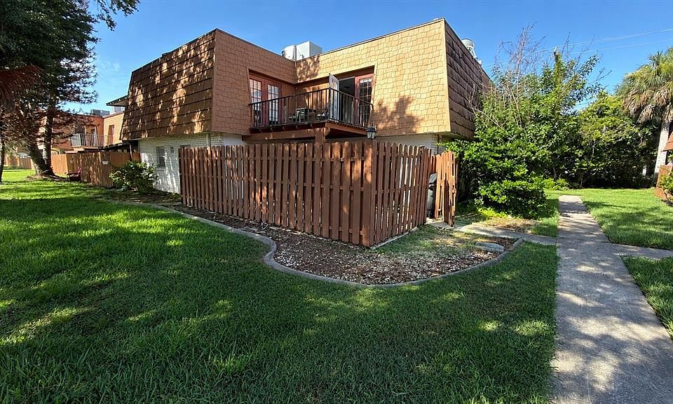 1st image of 120 Moonstone Ct