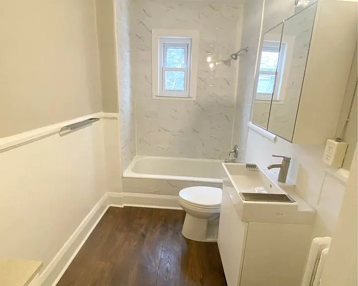 1094 College St #2 — Photo 9