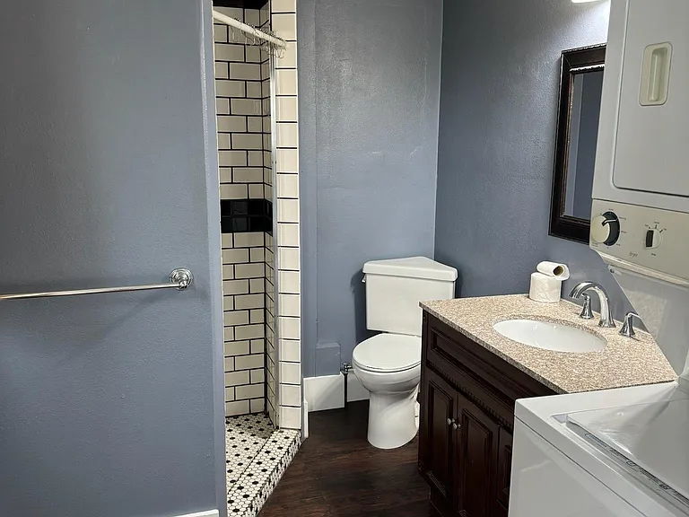 1819 W 1st Ave #3 — Photo 4