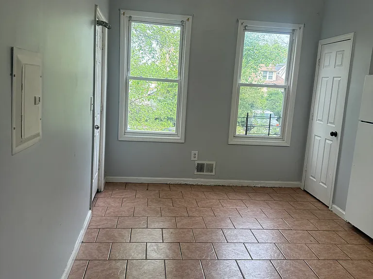 52 Franklin St #1 — Photo 2
