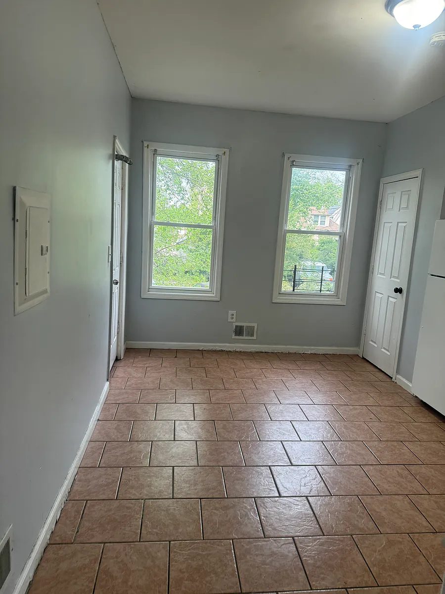 Building Photo - 52 Franklin St #1