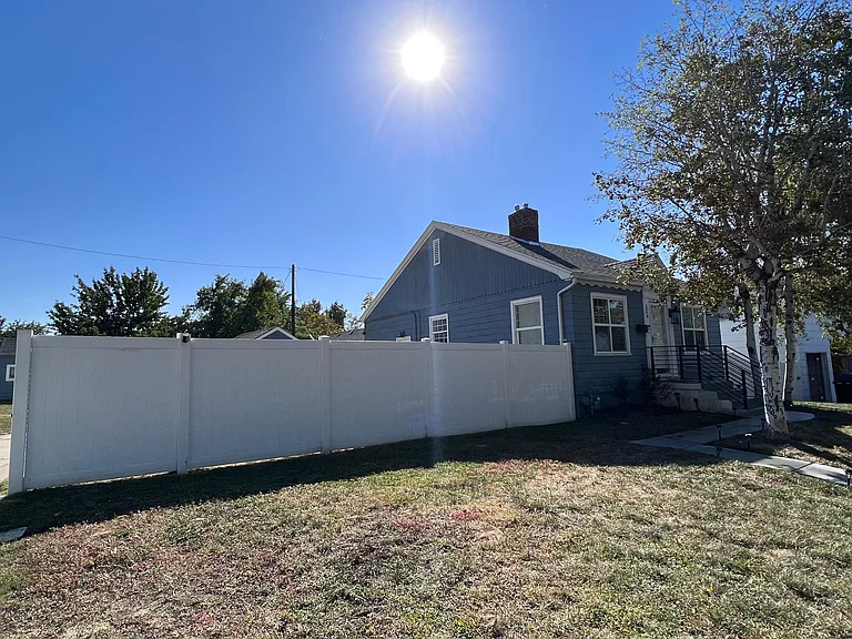 324 E 100 N — Photo 47
