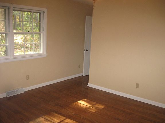 4th image of 175 Dennis Dr