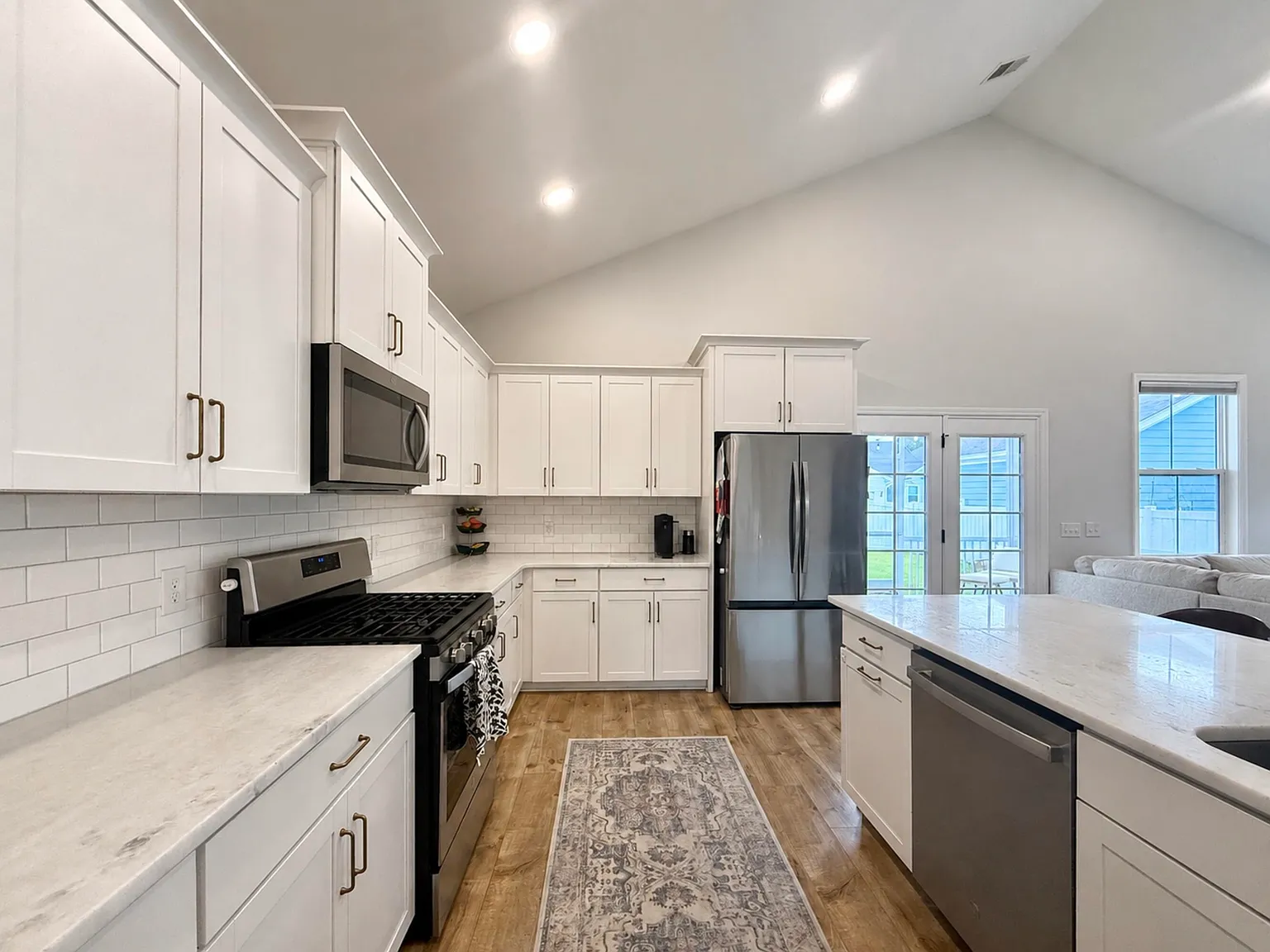 4 bed, 3.5 bath, 2634 sqft, $2,950 — Photo 4