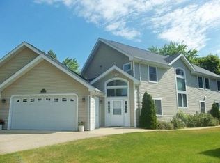 3004 Lakeshore Way, Twin Lakes, WI 53181