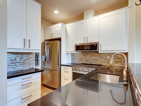 4th image of 10400 NE 82nd Ave APT 21