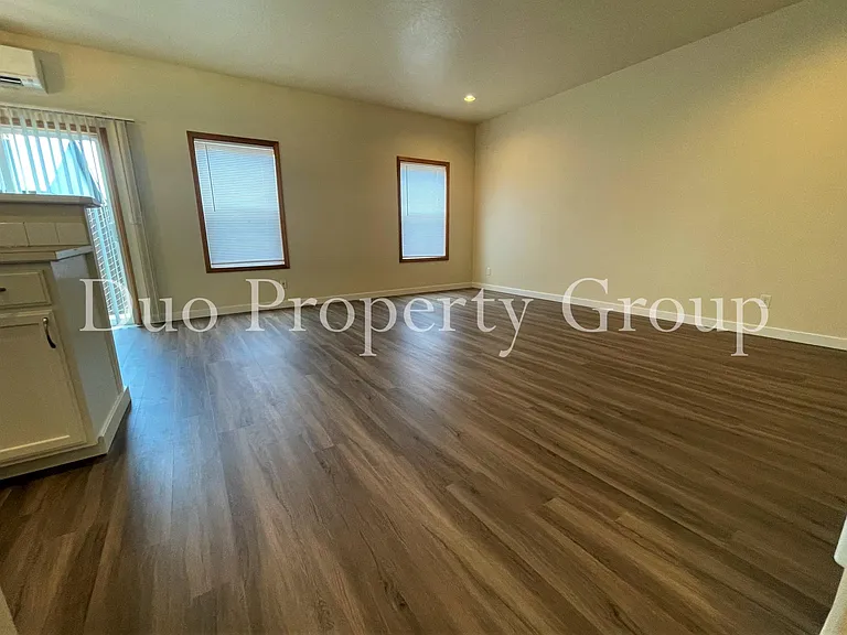 610 S 41st Ct — Photo 5