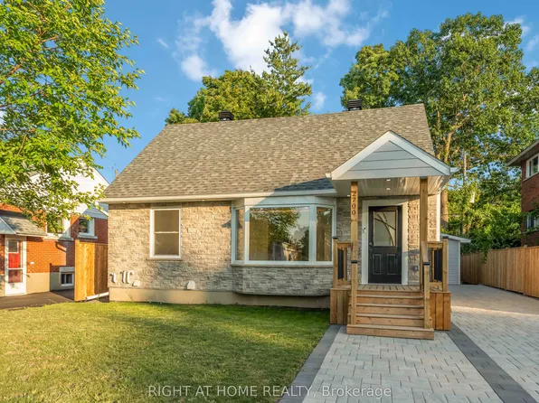 2700 Priscilla St, Ottawa, ON K2B 7E2