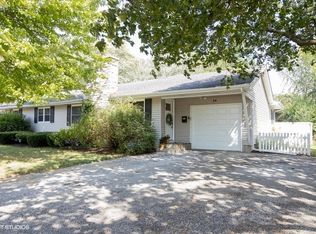 24 S Edgelawn Dr, Aurora, IL 60506