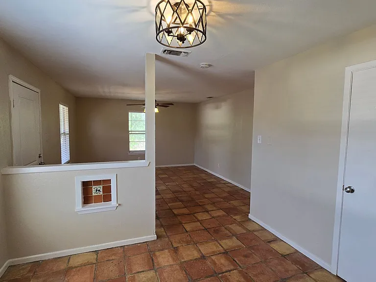 418 Verne St — Photo 9