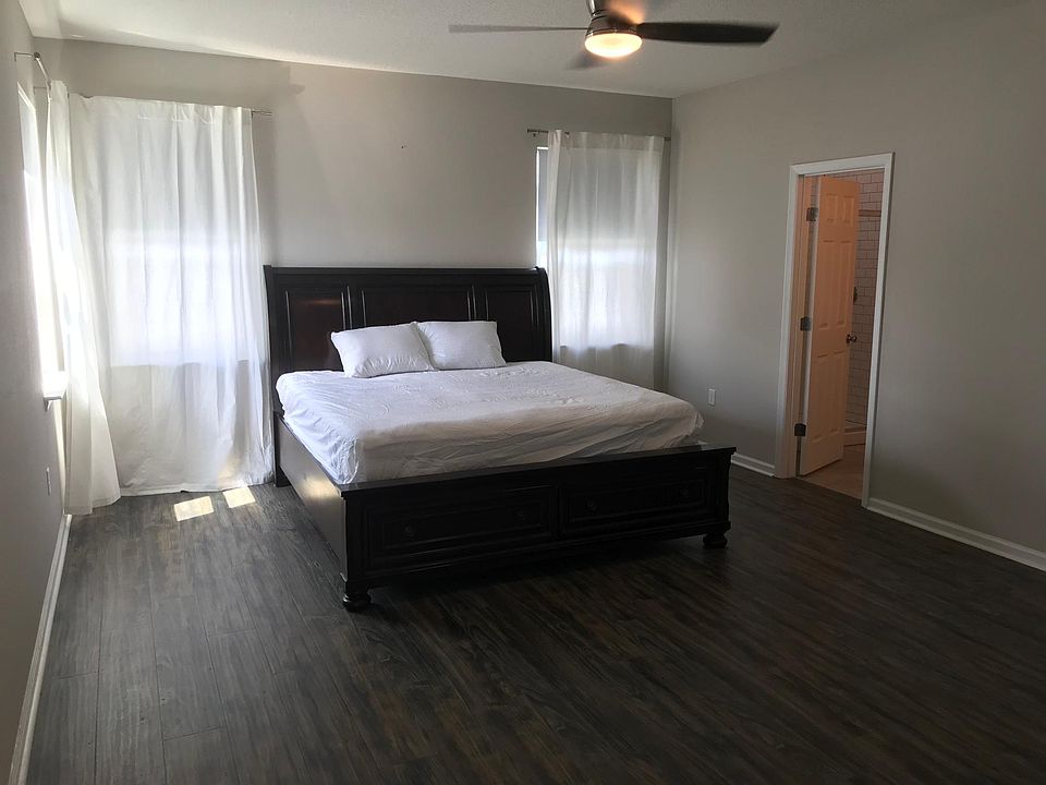 Master bed - king bed 