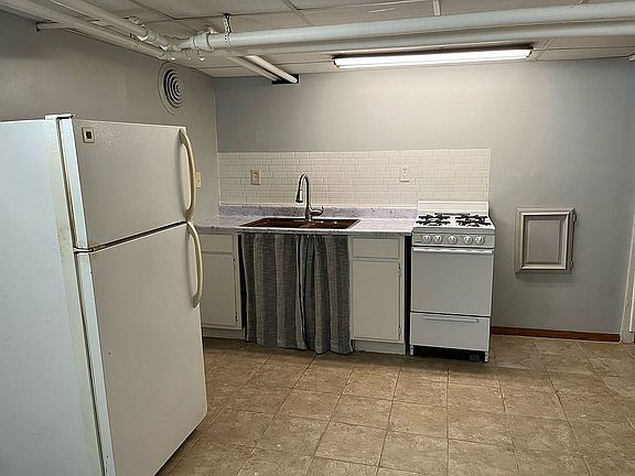 4th image of 4839 Leavenworth St APT 5