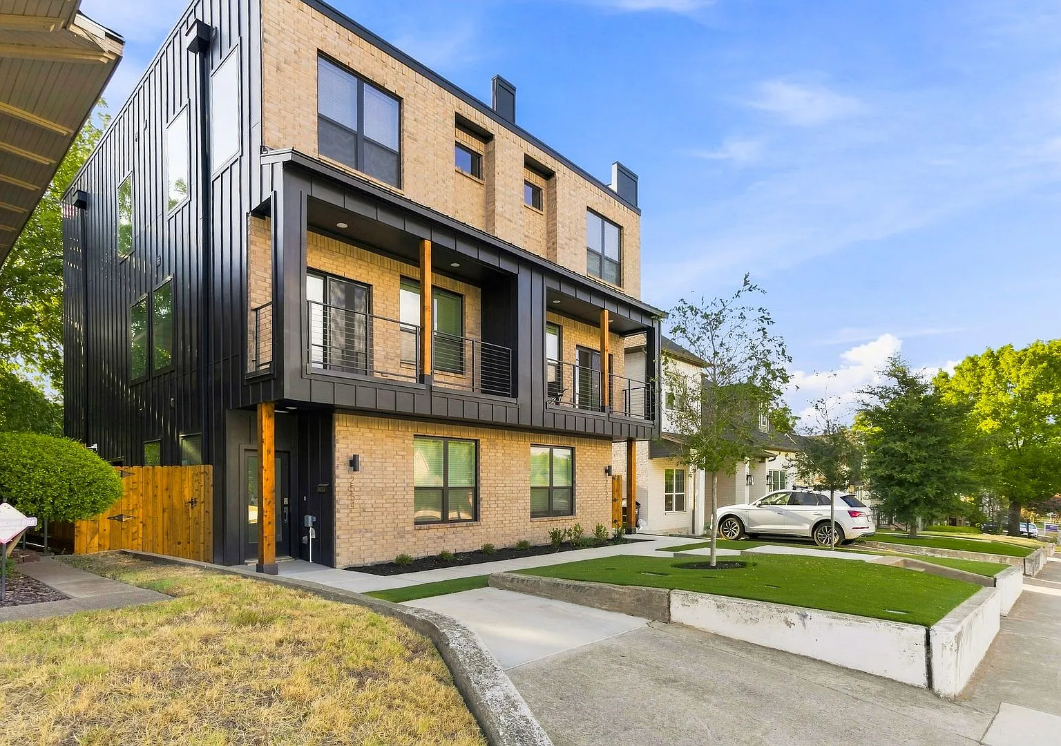 TCU-2554 S University Drive — Photo 4