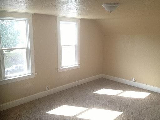 3rd image of 224 W Shannon Ave