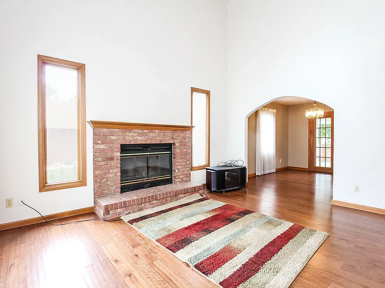 1724 Tanglewood Dr — Photo 4