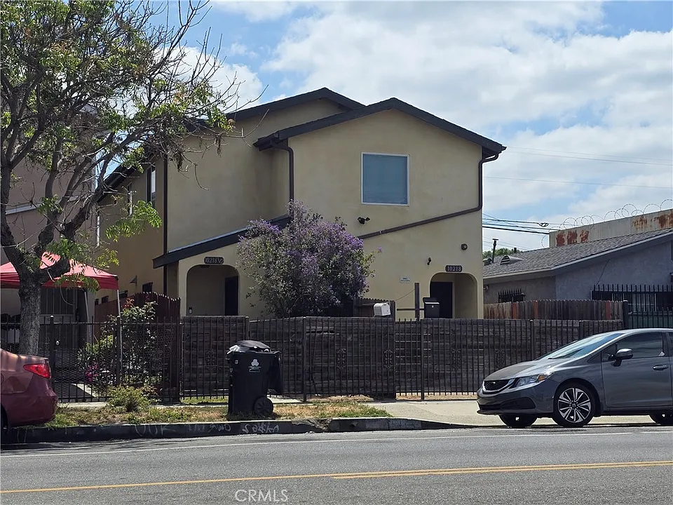 10218 S San Pedro St