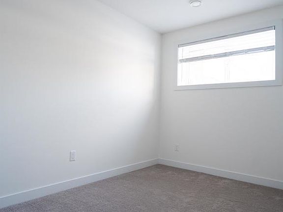 4th image of 5109 Campling Ave #B