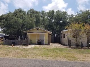 1030 N Kossuth St, Rockport, TX 78382