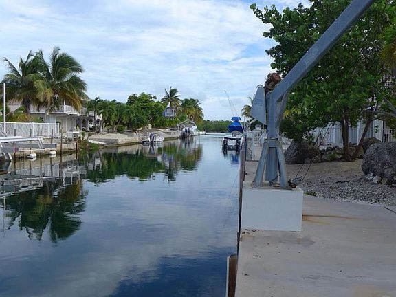 5th image of 1043 Lagoon Dr