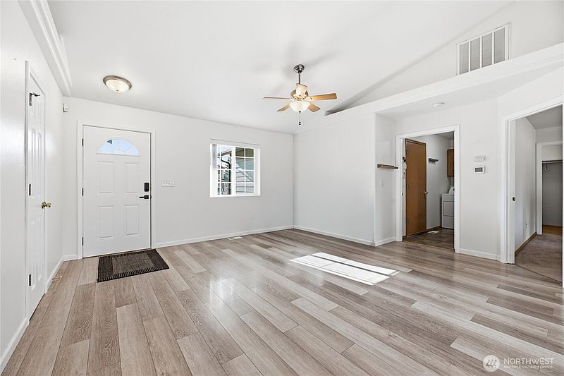 2nd image of 815 Cody Street SE