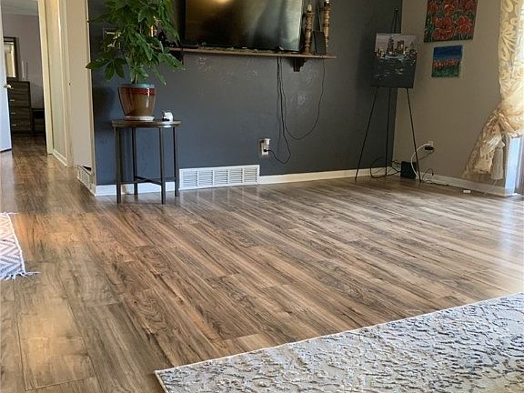 4th image of 9660 Cove Dr Unit F22
