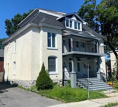1st image of 88 Charlotte St #1209576