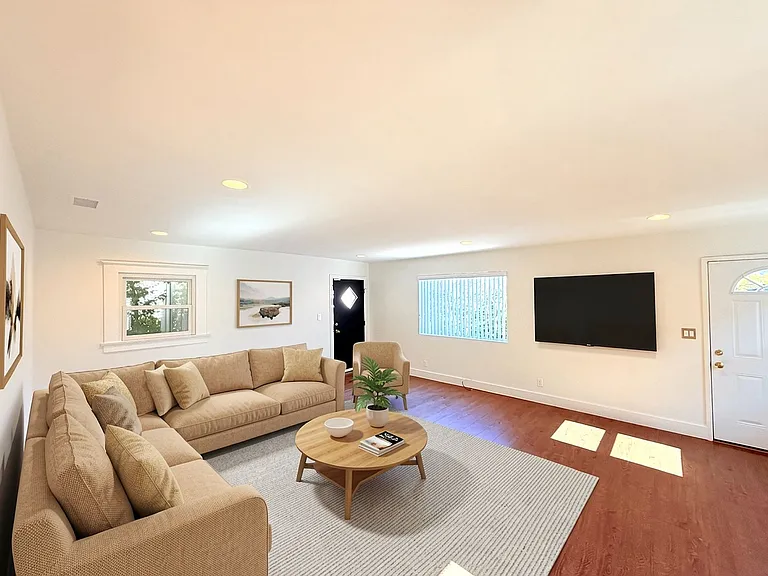 4447 Lockwood Ave — Photo 1