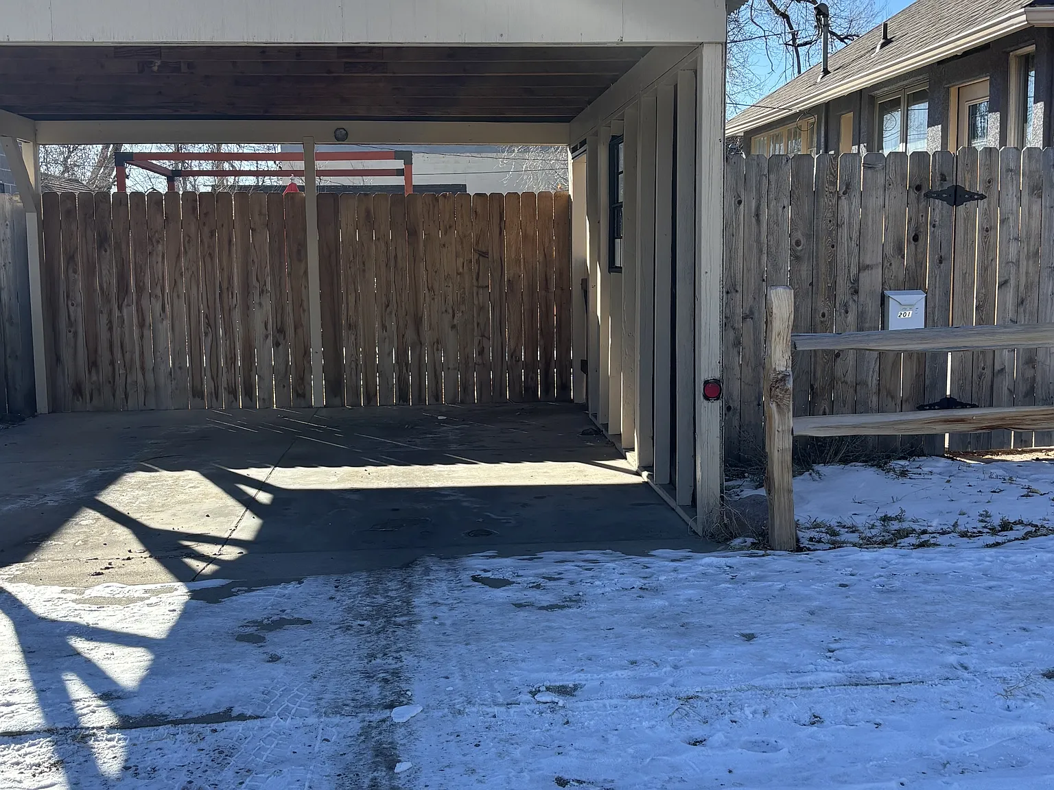 Bonfoy Ave 327 - 201/Upper — Photo 4