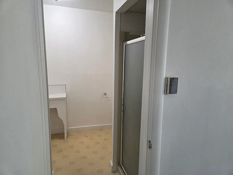 1017 F St #6 — Photo 6