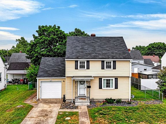 3rd image of 489 Caroline Dr