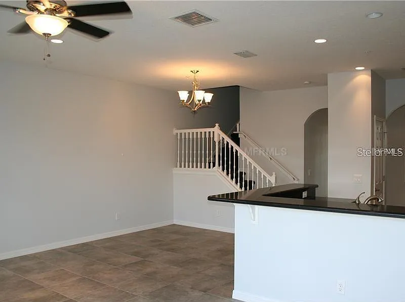 3 bed, 2.5 bath, 1601 sqft, $2,400 — Photo 4
