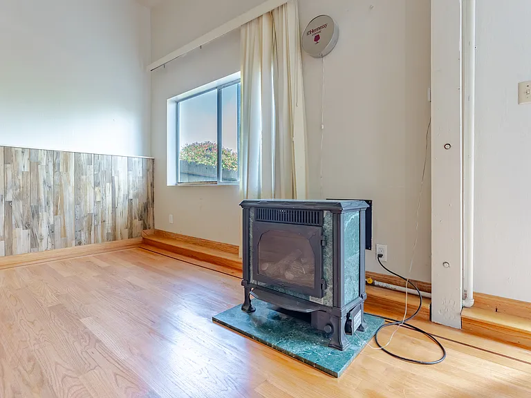 646 Lisbon St #B — Photo 19