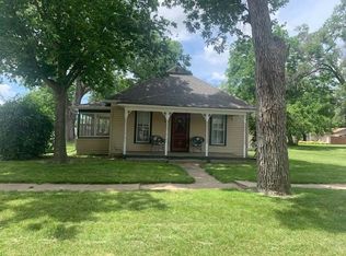 605 N Locust St, Red Cloud, NE 68970