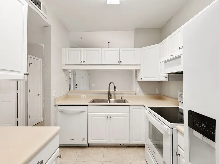 2291 NW 16th Ter #2291 — Photo 10