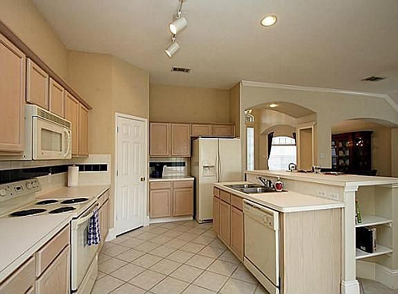 4th image of 1833 Stewart Dr