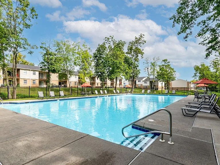 Brookside Manor Apartments and Townhomes — Photo 12