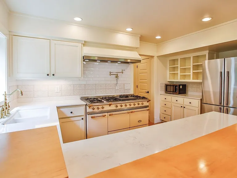 1086 Village Loop — Photo 13