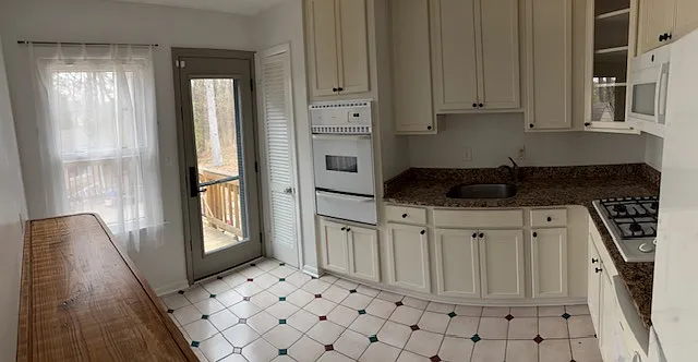 Built in oven and gas stove - 1211 Van Buren Cir
