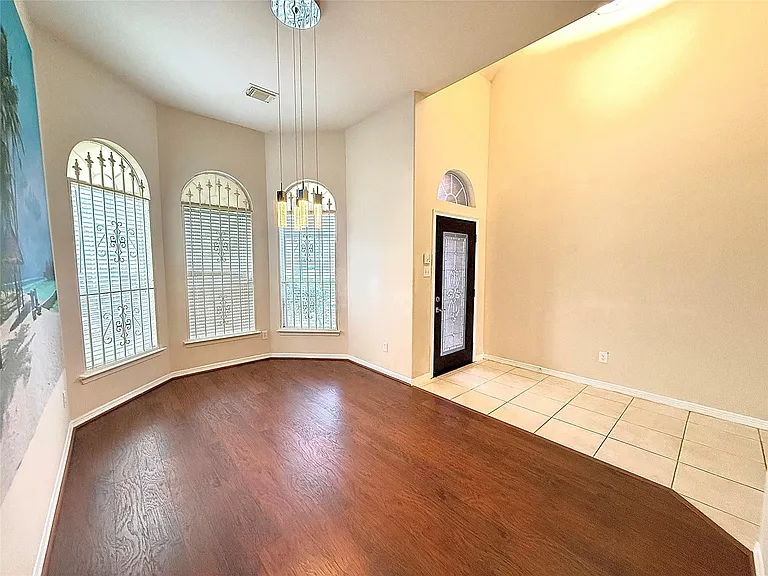 2207 Donrel Way — Photo 7