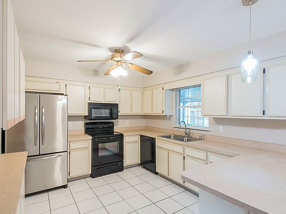 5th image of 111 Bent Oak Ct