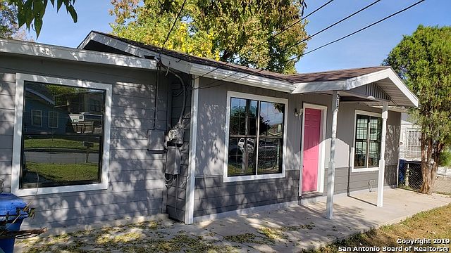 1st image of 215 Vickers Ave