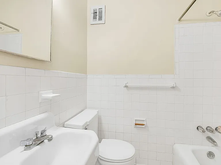Oakmont Apartments — Photo 19