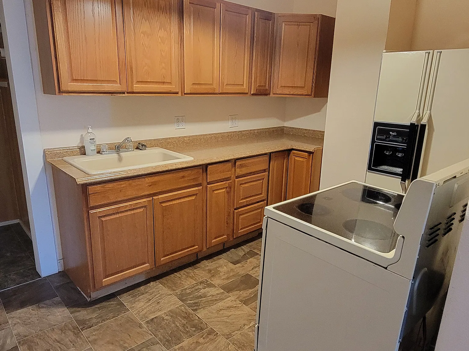 3 bed, 900 sqft, $1,200 — Photo 2