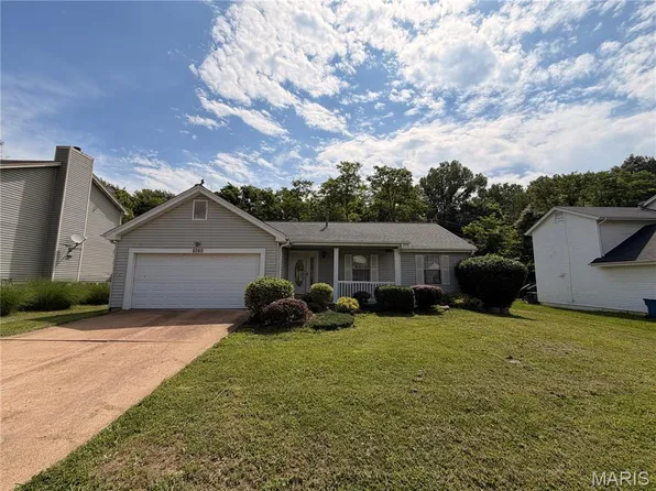 5260 Edgemere Dr, Florissant, MO 63033