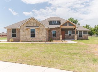 401 Rochester Ct, Tuttle, OK 73089